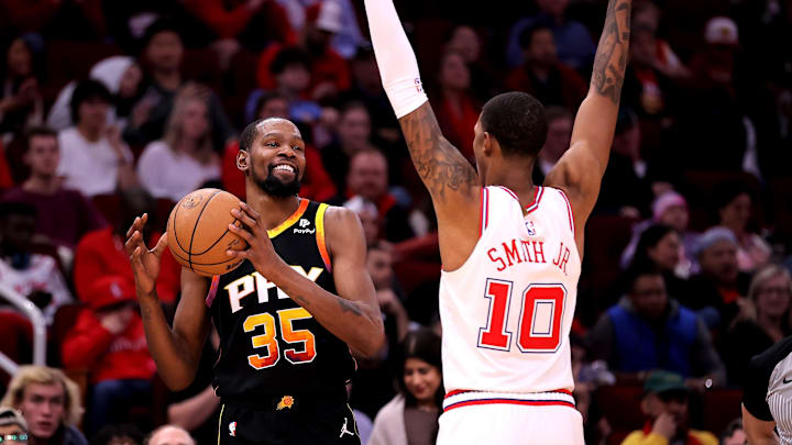 Dec 27, 2023; Houston, Texas, USA; Phoenix Suns forward Kevin Durant (35) inbounds the ball against Houston Rockets forward Jabari Smith Jr. (10) during the third quarter at Toyota Center. Mandatory Credit: Erik Williams-Imagn Images Dec 27, 2023; Houston, Texas, USA; Phoenix Suns forward Kevin Durant (35) inbounds the ball against Houston Rockets forward Jabari Smith Jr. (10) during the third quarter at Toyota Center. Mandatory Credit: Erik Williams-Imagn Images