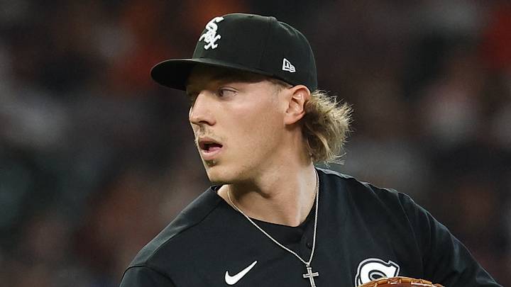 Sep 29, 2026; Houston, Texas, USA; Chicago White Sox pitcher Hagen Smith (32) throws a pitch against the Houston Astros in the first inning during game one of the Wildcard round for the 2026 MLB Playoffs at Daikin Park. Mandatory Credit: Troy Taormina-Imagn Images Sep 29, 2026; Houston, Texas, USA; Chicago White Sox pitcher Hagen Smith (32) throws a pitch against the Houston Astros in the first inning during game one of the Wildcard round for the 2026 MLB Playoffs at Daikin Park. Mandatory Credit: Troy Taormina-Imagn Images