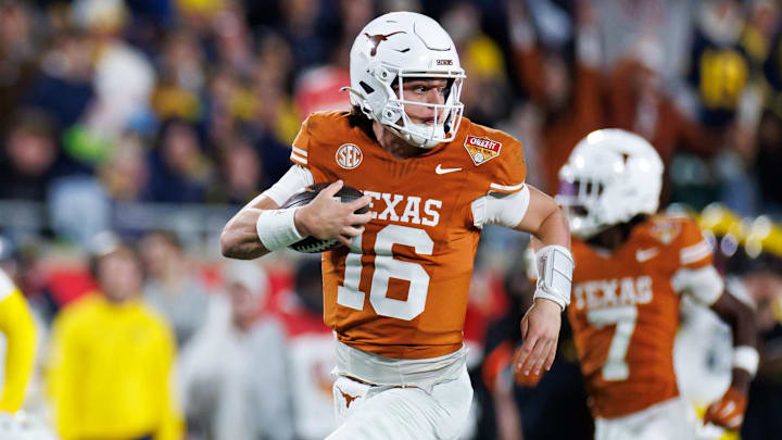 Texas quarterback Arch Manning (center) is the betting favorite to be the No. 1 pick in the 2027 NFL Draft. 