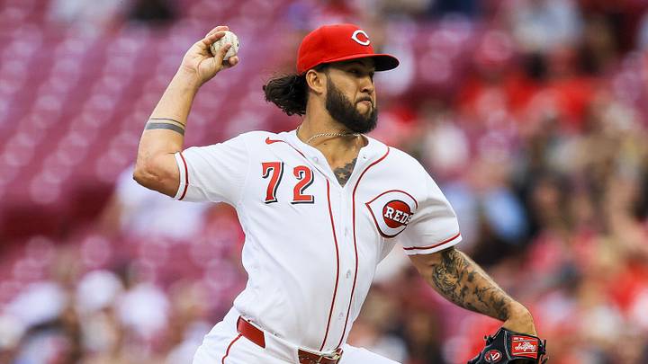 Cincinnati Reds starting pitcher Lyon Richardson (72) pitches