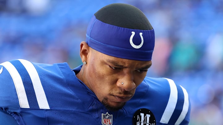 Indianapolis Colts quarterback Anthony Richardson Sr. warms up Indianapolis Colts quarterback Anthony Richardson Sr. warms up