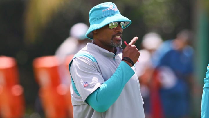 Miami Dolphins defensive coordinator Anthony Weaver