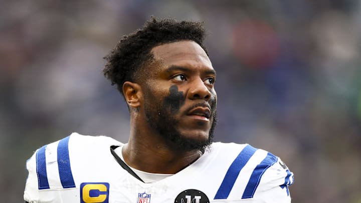 Indianapolis Colts linebacker Zaire Franklin stands on the sideline