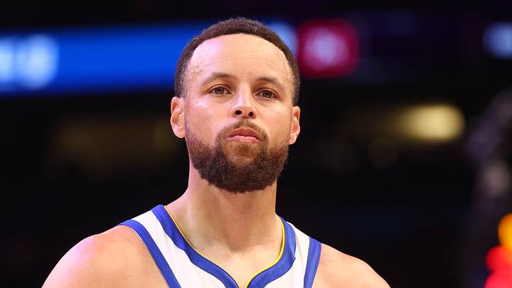 Stephen Curry could wait to sign a new deal with the Warriors