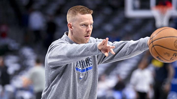 Nov 20, 2022; Dallas, Texas, USA; Dallas Mavericks assistant coach Sean Sweeney before the game between the Dallas Mavericks and the Denver Nuggets at the American Airlines Center. Mandatory Credit: Jerome Miron-Imagn Images