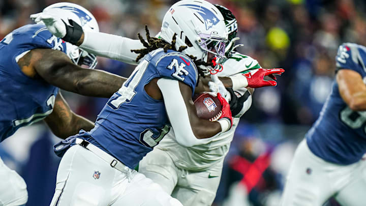 Nov 13, 2025; Foxborough, Massachusetts, USA; New England Patriots running back D'Ernest Johnson (34) runs the ball against the New York Jets in the third quarter at Gillette Stadium. Mandatory Credit: David Butler II-Imagn Images Nov 13, 2025; Foxborough, Massachusetts, USA; New England Patriots running back D'Ernest Johnson (34) runs the ball against the New York Jets in the third quarter at Gillette Stadium. Mandatory Credit: David Butler II-Imagn Images
