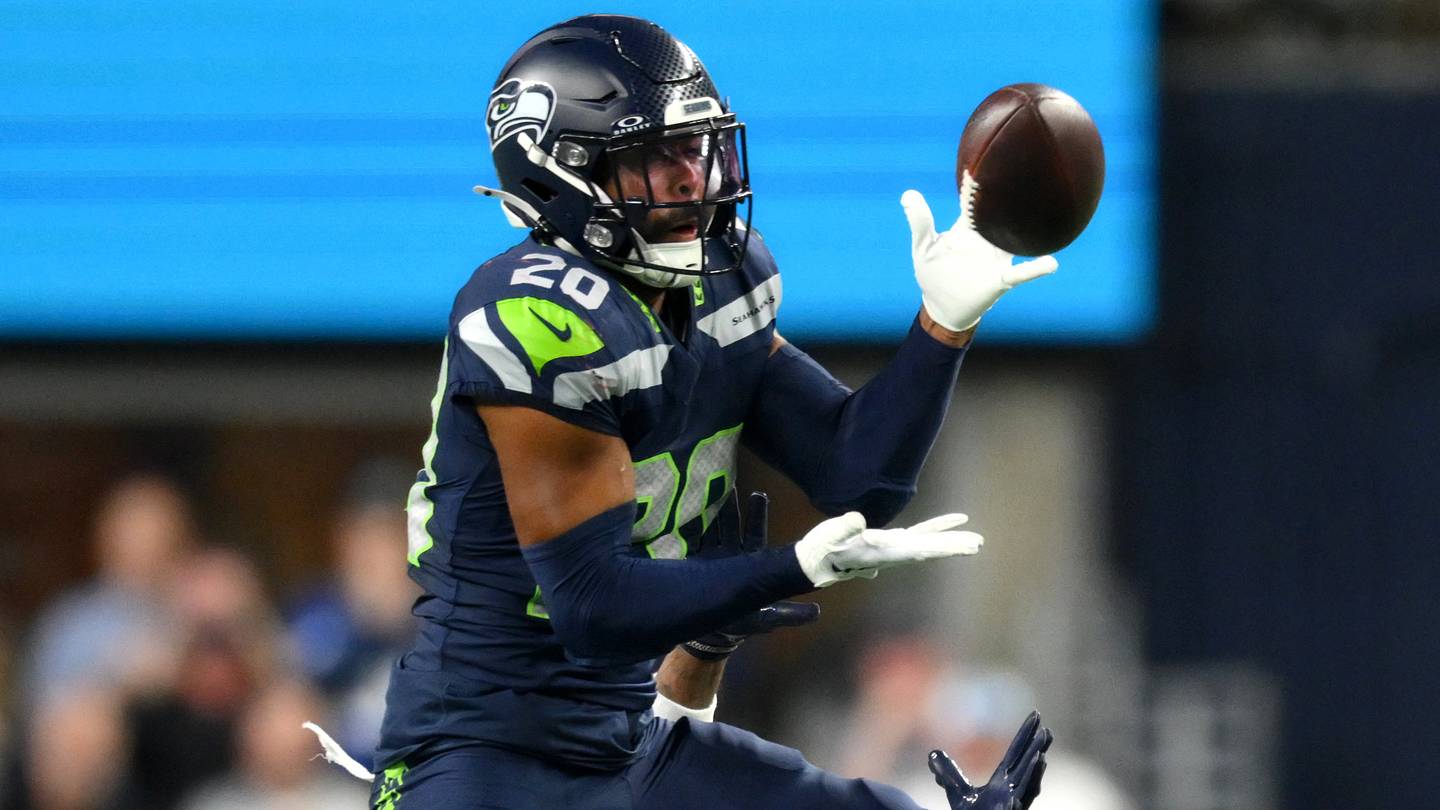 Julian Love's Seahawks season debut shows why Notre Dame alum is NFL's most underrated