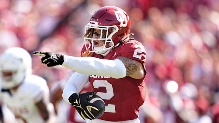 Oklahoma Sooners defensive back Billy Bowman Jr. (2).