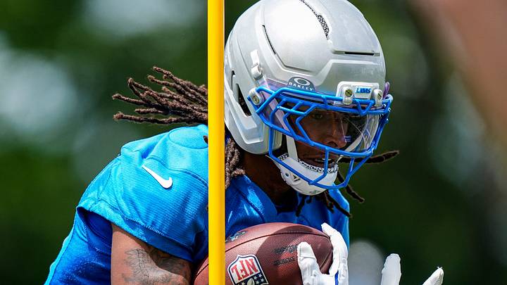Detroit Lions running back Isiah Pacheco (10) practices during mini camp at Meijer Performance Center in Allen Park Detroit Lions running back Isiah Pacheco (10) practices during mini camp at Meijer Performance Center in Allen Park