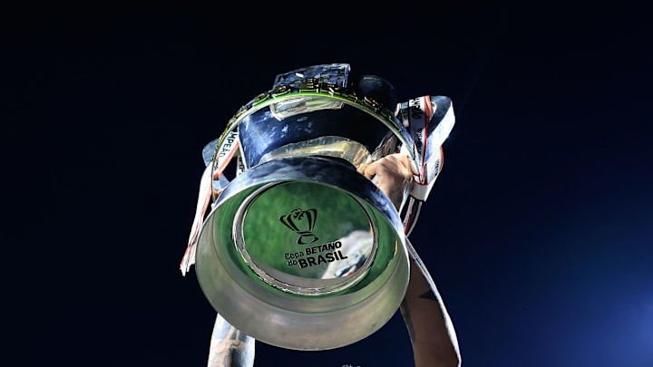 Disputa pelo troféu estás restrita a quatro times Disputa pelo troféu estás restrita a quatro times