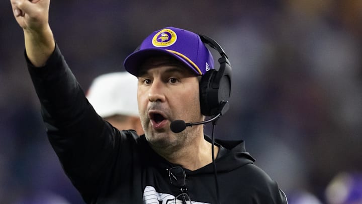 Minnesota Vikings tight ends coach Brian Angelichio