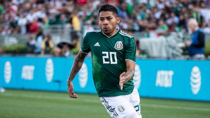 Javier Aquino, México vs Gales