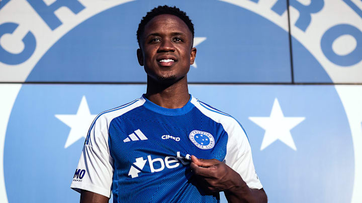 Sinisterra estava no Bournemouth, que disputa a Premier League