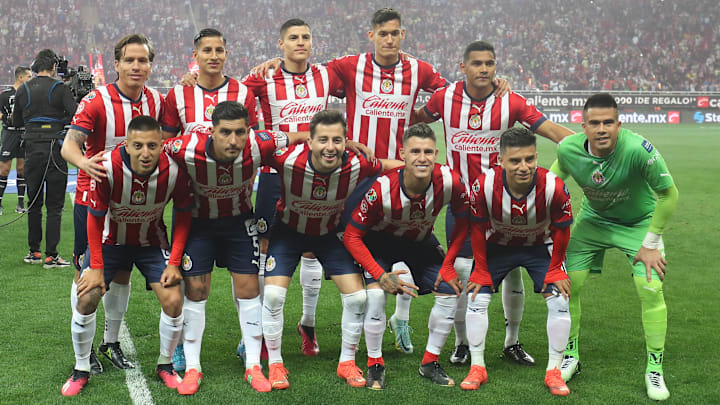 El once titular de las Chivas frente al América en el Clásico Nacional.
