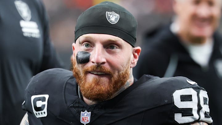 Sep 28, 2025; Paradise, Nevada, USA; Las Vegas Raiders defensive end Maxx Crosby (98) warms up prior to the game against the Chicago Bears at Allegiant Stadium. Mandatory Credit: Kiyoshi Mio-Imagn Images Sep 28, 2025; Paradise, Nevada, USA; Las Vegas Raiders defensive end Maxx Crosby (98) warms up prior to the game against the Chicago Bears at Allegiant Stadium. Mandatory Credit: Kiyoshi Mio-Imagn Images