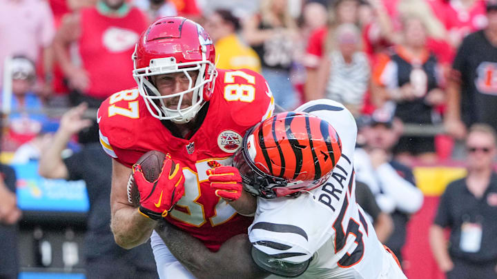 Kansas City Chiefs tight end Travis Kelce catches a pass and is tackled by Cincinnati Bengals linebacker Germaine Pratt.