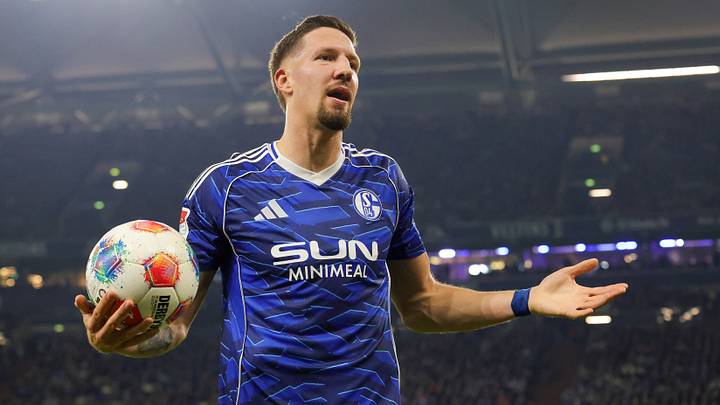 Janik Bachmann wird dem S04 wohl erhalten bleiben Janik Bachmann wird dem S04 wohl erhalten bleiben