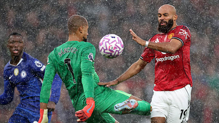 Robert Sánchez saw red against Man Utd.