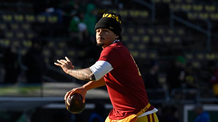 Nov 22, 2025; Eugene, Oregon, USA; Southern California Trojans quarterback Jayden Maiava (14) warms up before the game against the Oregon Ducks at Autzen Stadium. Nov 22, 2025; Eugene, Oregon, USA; Southern California Trojans quarterback Jayden Maiava (14) warms up before the game against the Oregon Ducks at Autzen Stadium.