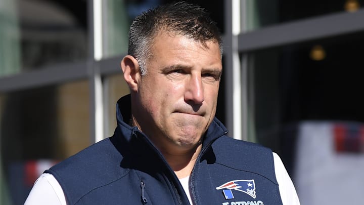 Oct 26, 2025; Foxborough, Massachusetts, USA;  New England Patriots head coach Mike Vrabel leave the field after the win against the Cleveland Browns at Gillette Stadium. Mandatory Credit: Bob DeChiara-Imagn Images