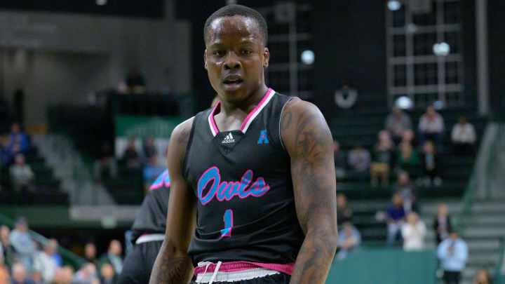 Jan 11, 2024; New Orleans, Louisiana, USA; Florida Atlantic Owls guard Johnell Davis (1) flexes Jan 11, 2024; New Orleans, Louisiana, USA; Florida Atlantic Owls guard Johnell Davis (1) flexes