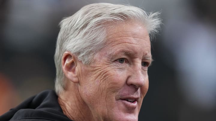 Dec 28, 2025; Paradise, Nevada, USA; Las Vegas Raiders head coach Pete Carroll looks on during warm ups prior to the game against the New York Giants at Allegiant Stadium. Mandatory Credit: Kirby Lee-Imagn Images Dec 28, 2025; Paradise, Nevada, USA; Las Vegas Raiders head coach Pete Carroll looks on during warm ups prior to the game against the New York Giants at Allegiant Stadium. Mandatory Credit: Kirby Lee-Imagn Images