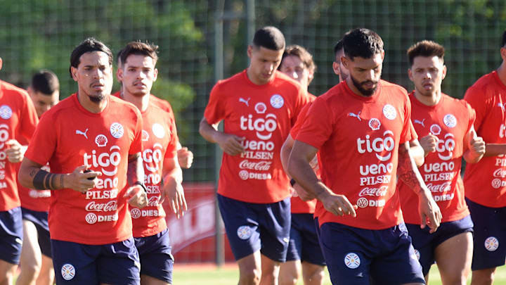 Seleção Paraguaia possui sete atletas que atuam no Brasil Seleção Paraguaia possui sete atletas que atuam no Brasil