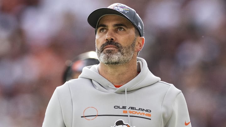 Oct 17, 2021; Cleveland, Ohio, USA; Cleveland Browns head coach Kevin Stefanski looks up at the scoreboard during the first quarter against the Cleveland Browns at FirstEnergy Stadium. Mandatory Credit: Scott Galvin-Imagn Images Oct 17, 2021; Cleveland, Ohio, USA; Cleveland Browns head coach Kevin Stefanski looks up at the scoreboard during the first quarter against the Cleveland Browns at FirstEnergy Stadium. Mandatory Credit: Scott Galvin-Imagn Images