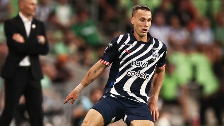 El español Sergio Canales salió de arranque, pero no pudo marcar diferencia en el terreno de juego