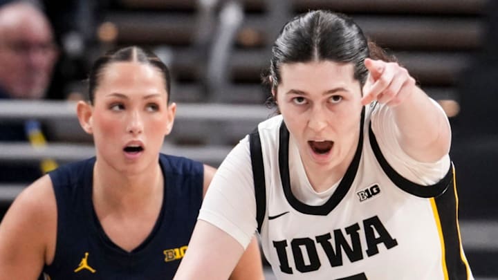 Iowa Hawkeyes center Ava Heiden 