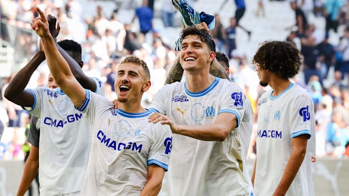 L'Olympique de Marseille célébrant sa victoire avant la trêve