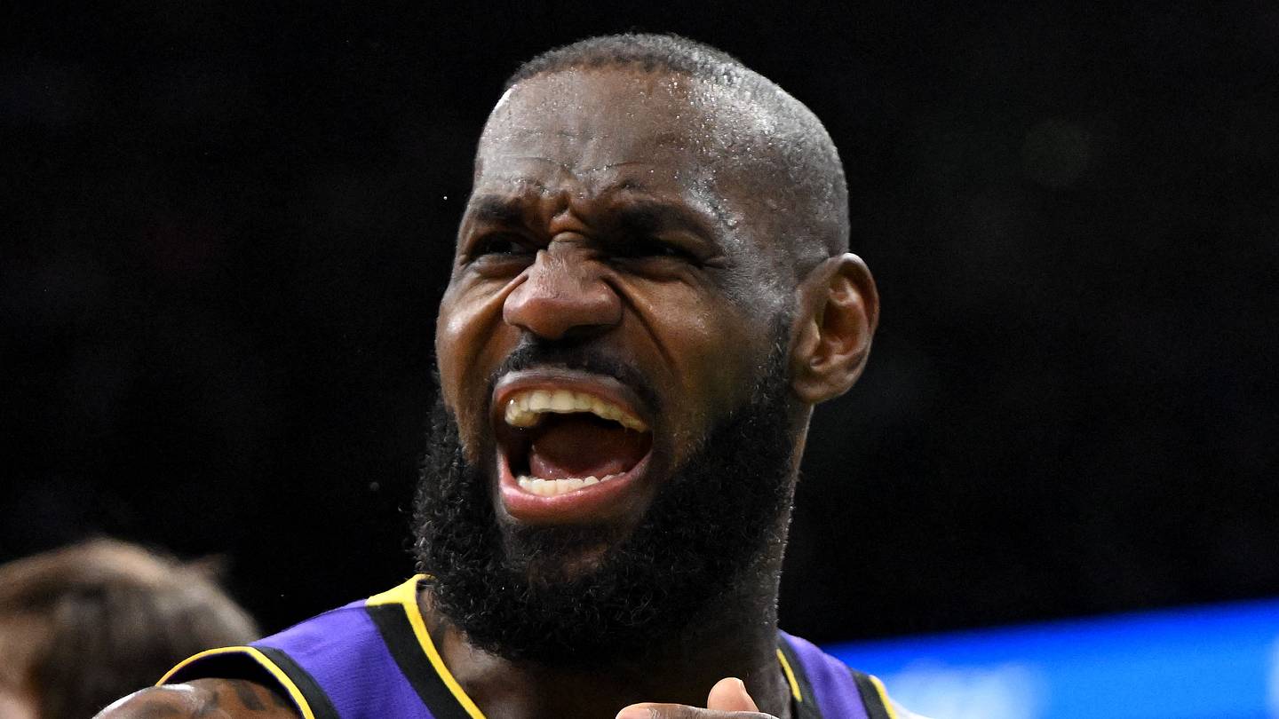 LeBron James free agency stunner confirms Warriors fans' worst fears for next season