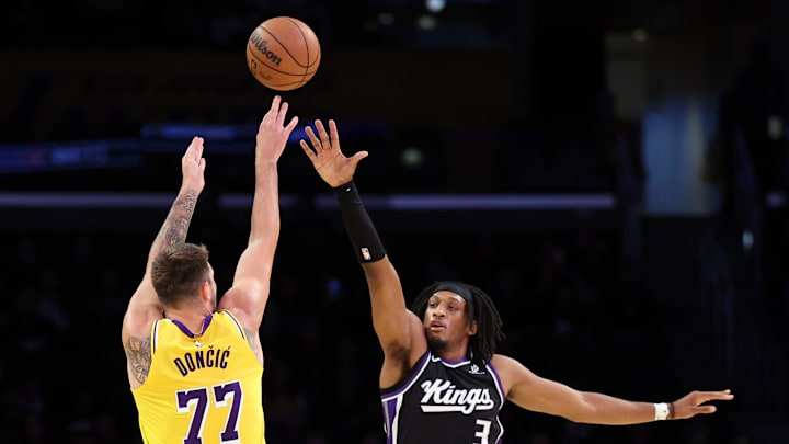 Sacramento Kings v Los Angeles Lakers