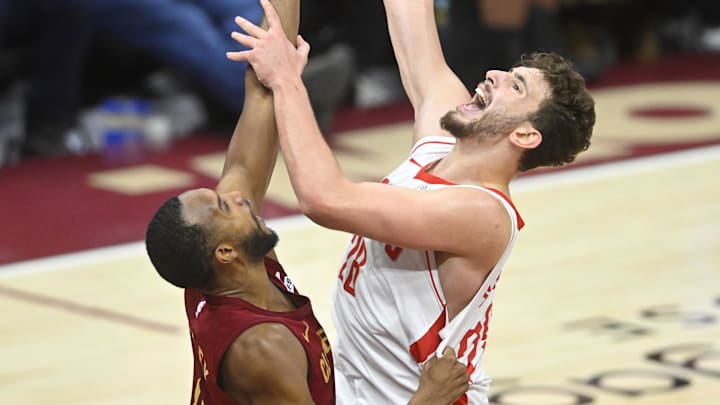 Jan 25, 2025; Cleveland, Ohio, USA; Cleveland Cavaliers forward Evan Mobley (4) defends against Houston Rockets center Alperen Sengun (28) in the fourth quarter at Rocket Mortgage FieldHouse. Mandatory Credit: David Richard-Imagn Images Jan 25, 2025; Cleveland, Ohio, USA; Cleveland Cavaliers forward Evan Mobley (4) defends against Houston Rockets center Alperen Sengun (28) in the fourth quarter at Rocket Mortgage FieldHouse. Mandatory Credit: David Richard-Imagn Images