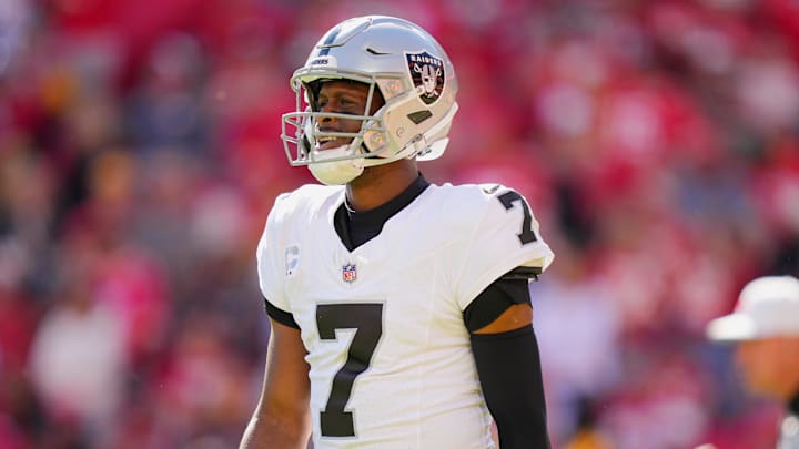 Oct 19, 2025; Kansas City, Missouri, USA; Las Vegas Raiders quarterback Geno Smith (7) reacts during the fourth quarter of the game against the Kansas City Chiefs at GEHA Field at Arrowhead Stadium. Mandatory Credit: Jay Biggerstaff-Imagn Images Oct 19, 2025; Kansas City, Missouri, USA; Las Vegas Raiders quarterback Geno Smith (7) reacts during the fourth quarter of the game against the Kansas City Chiefs at GEHA Field at Arrowhead Stadium. Mandatory Credit: Jay Biggerstaff-Imagn Images