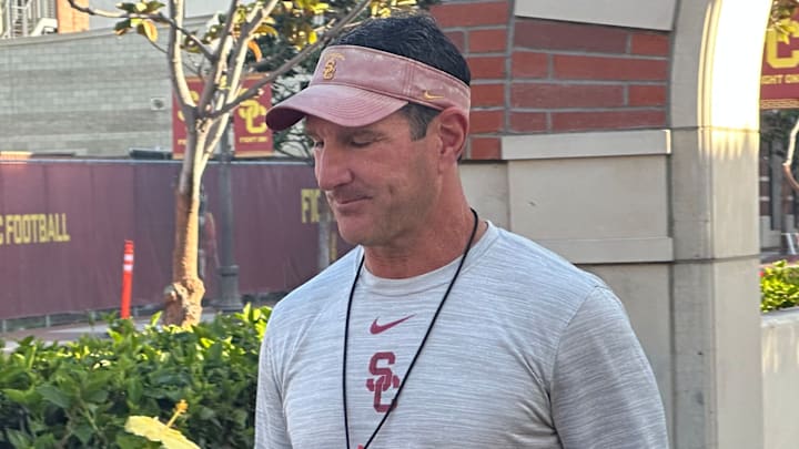 USC Trojans linebackers coach Mike Ekeler