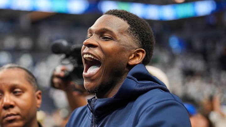 Anthony Edwards wants Shams Charania to keep him in the know