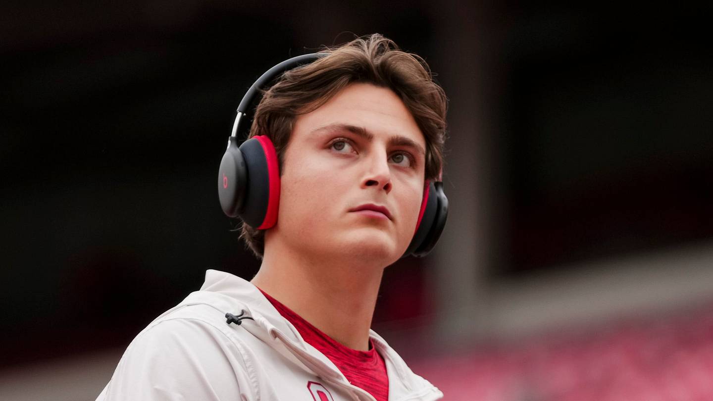 Ohio State Quarterback Competition Impact On USC Trojans As Pivotal Game Looms