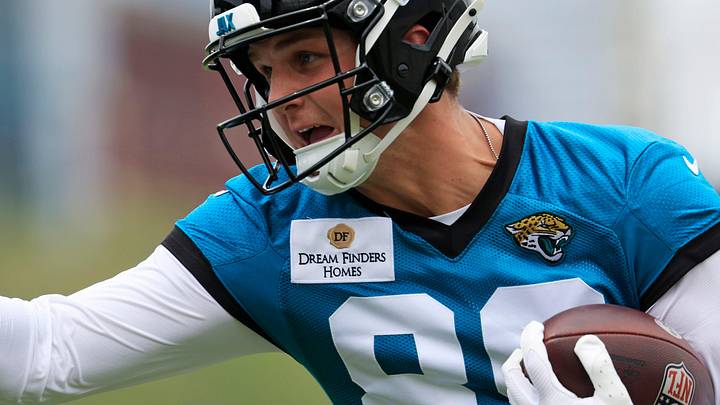 Jacksonville Jaguars tight end Tanner Koziol (89) looks to hit a blocking pad during rookie minicamp at the Miller Electric Center, Saturday, May 9, 2026 in Jacksonville, Fla. Today was the second of a three day camp concluding Sunday.
