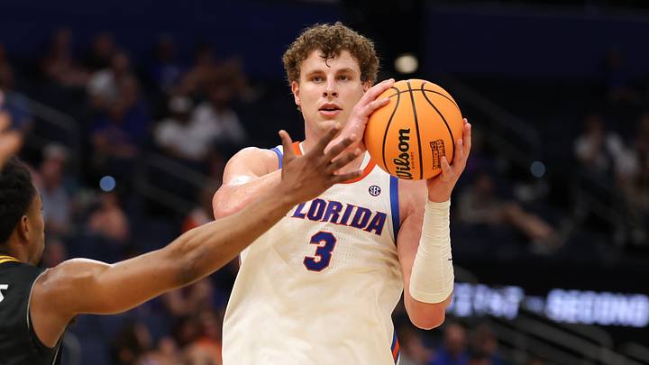 Mar 20, 2026; Tampa, FL, USA; Florida Gators center Micah Handlogten (3) looks to pass in the second half against the Prairie View A&M Panthers during a first round game of the men's 2026 NCAA Tournament at Benchmark International Arena. Mandatory Credit: Matt Pendleton-Imagn Images