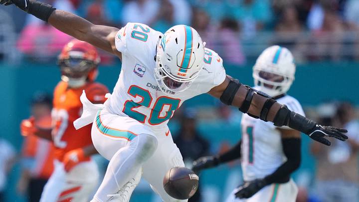  Miami Dolphins linebacker Jordyn Brooks