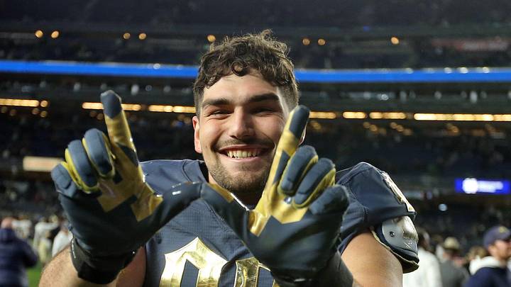 Notre Dame Fighting Irish defensive lineman Gabriel Rubio 