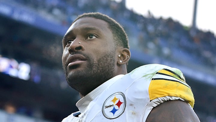 DK Metcalf with the Pittsburgh Steelers on the sidelines