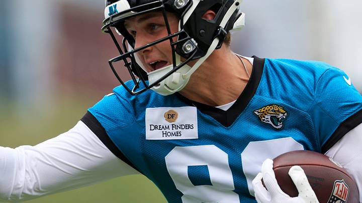 Jacksonville Jaguars tight end Tanner Koziol (89) looks to hit a blocking pad during rookie minicamp at the Miller Electric Center, Saturday, May 9, 2026 in Jacksonville, Fla. Today was the second of a three day camp concluding Sunday.