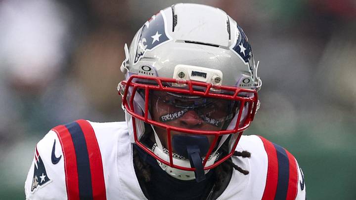 Dec 28, 2025; East Rutherford, New Jersey, USA; New England Patriots wide receiver Demario Douglas (3) runs the ball after a reception against the New York Jets during the first quarter of the game at MetLife Stadium. Mandatory Credit: Vincent Carchietta-Imagn Images