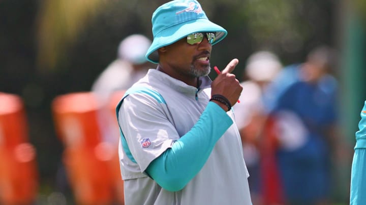 Miami Dolphins defensive coordinator Anthony Weaver