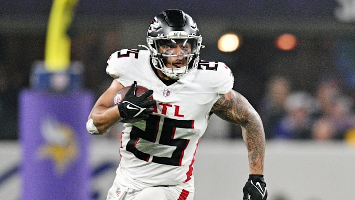 Sep 14, 2025; Minneapolis, Minnesota, USA; Atlanta Falcons running back Tyler Allgeier (25) runs the ball during the second half against the Minnesota Vikings at U.S. Bank Stadium. Mandatory Credit: Jeffrey Becker-Imagn Images
