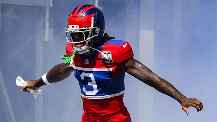 Sep 8, 2024; East Rutherford, New Jersey, USA; New York Giants cornerback Deonte Banks (3) enters the field before a game against the Minnesota Vikings at MetLife Stadium. Mandatory Credit: John Jones-Imagn Images