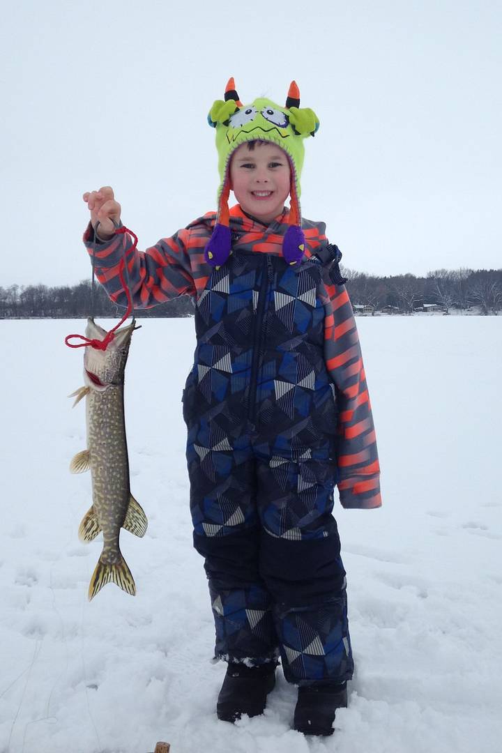 catch fish frozen pole little girl Spin Master Games Disney 2 Frosted Fishing Game for Kids and Families This amazing 2 Foot 6 Inch all Girl Catches Huge Fish With