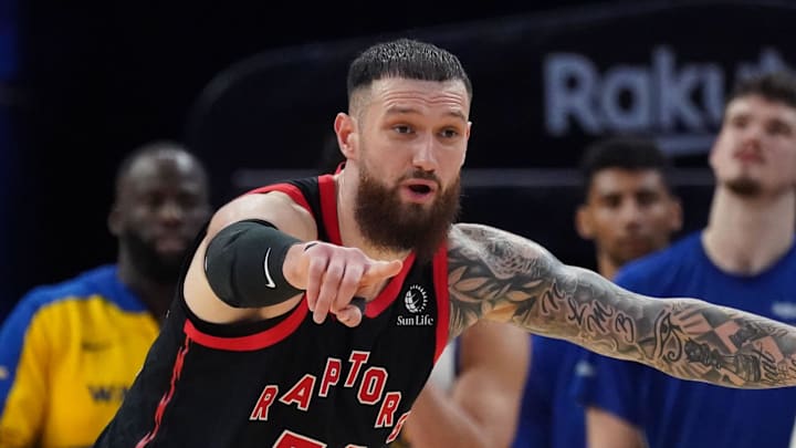 Toronto Raptors forward/center Sandro Mamukelashvili (54) guards Golden State Warriors forward Trayce Jackson-Davis (32) in the fourth quarter at Chase Center. On January 2020, 2026. Toronto Raptors forward/center Sandro Mamukelashvili (54) guards Golden State Warriors forward Trayce Jackson-Davis (32) in the fourth quarter at Chase Center. On January 2020, 2026.